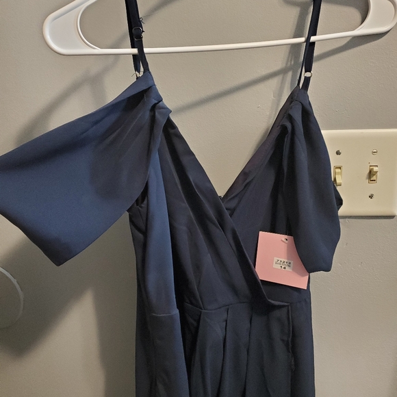 Showpo Dress - Picture 3 of 4